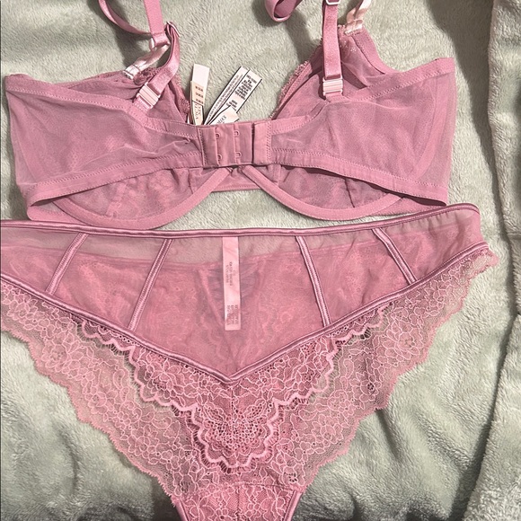 Lace Lingerie Set - Picture 2 of 3